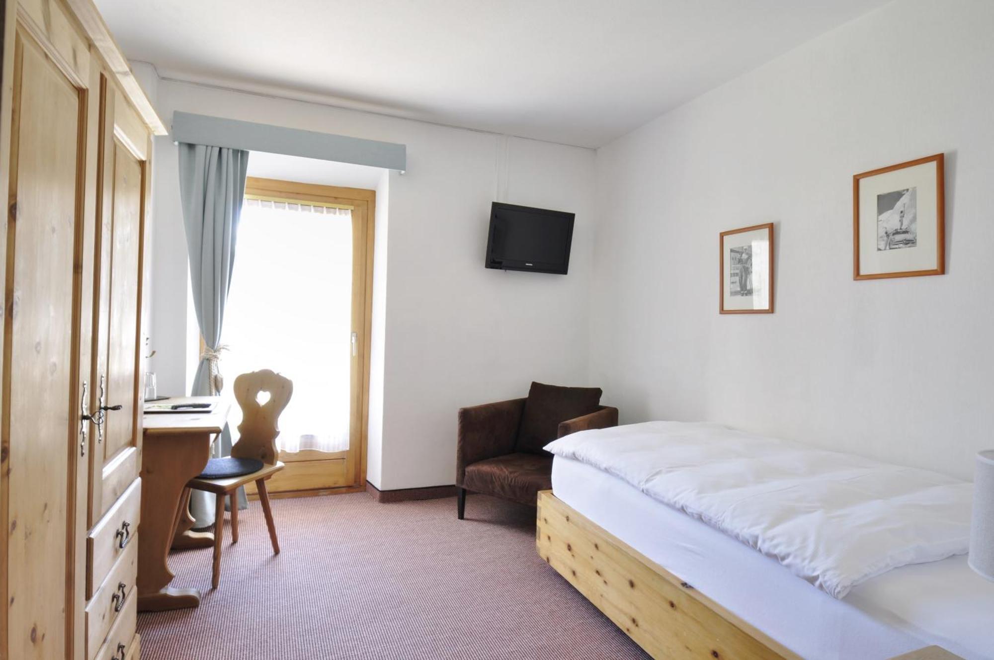 Hotel Bernina 폰트레시나 외부 사진